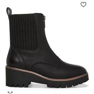 Blondo waterproof, water resistant 6.5 booties. SUPER COMFORTABLE!
